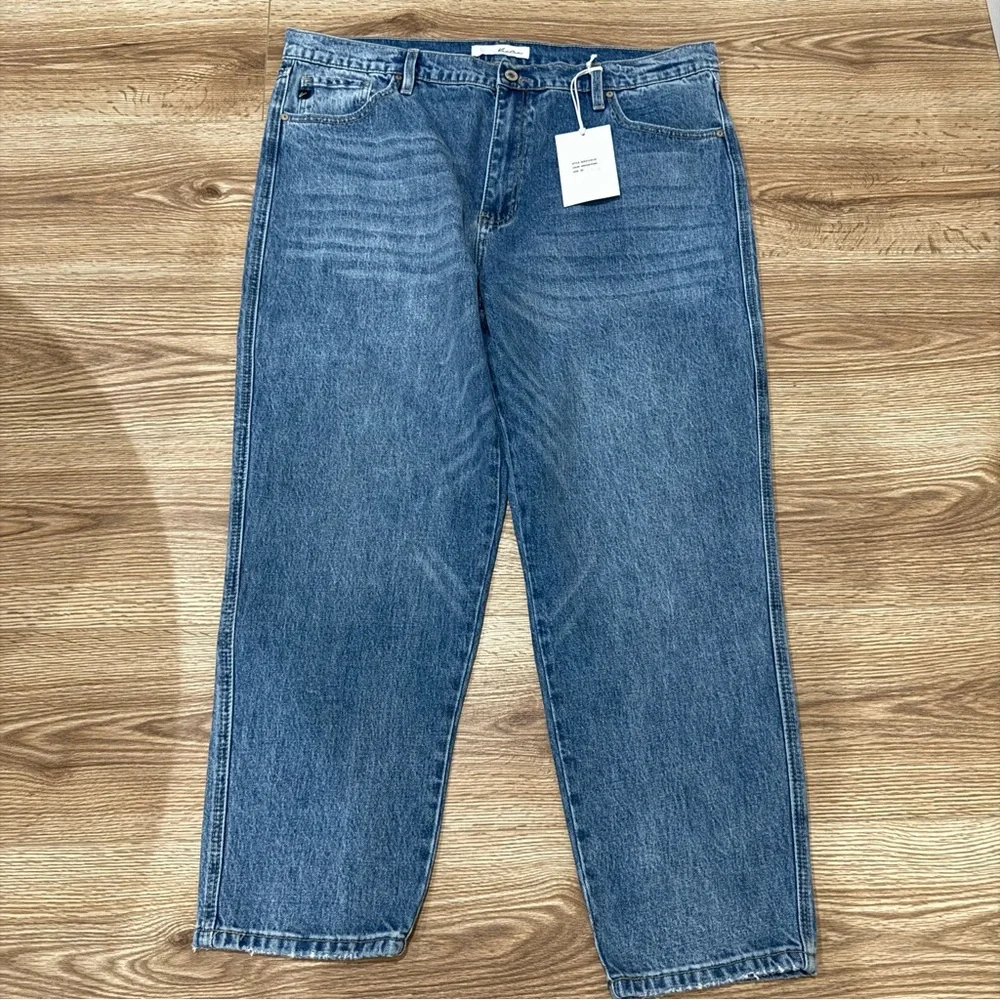 KanCan Medium Stone Wash High Rise Straight Leg Denim Cropped Jean Size 32